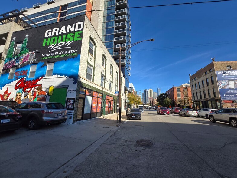 More Photos Of 838-840 W Grand Ave, Chicago Storefront Retail Residential For Lease