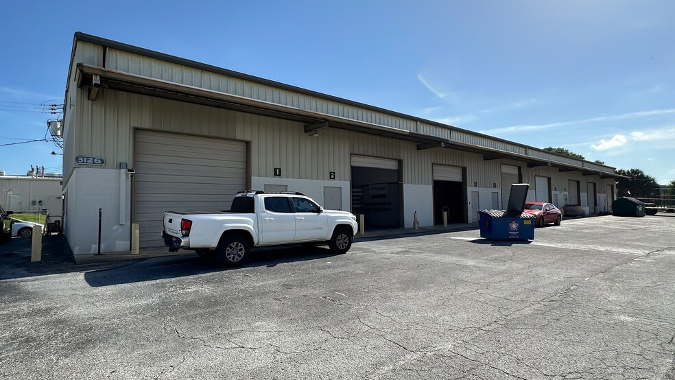 More Photos Of 3120-3126 Reynolds Rd, Lakeland Warehouse For Lease