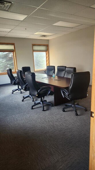 More Photos Of 1880-1888 E Fabyan Pky, Batavia Light Manufacturing For Lease