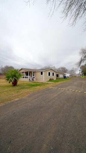 Primary Photo Of 19645 Nordt Rd, Damon Manufactured Housing Mobile Home Park For Sale