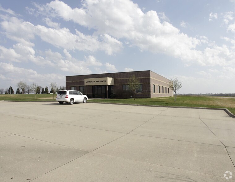 More Photos Of 2200 Gannett Ave, Des Moines Office For Sale