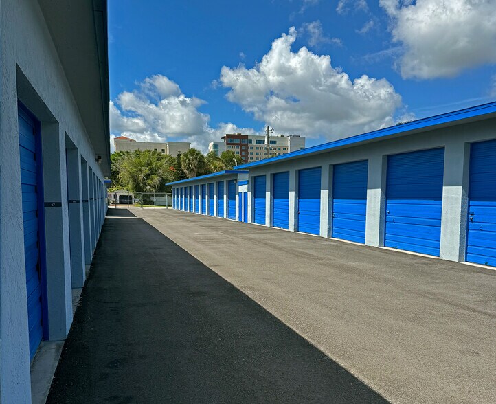 More Photos Of 820 E Lincoln Ave, Melbourne Self Storage For Sale