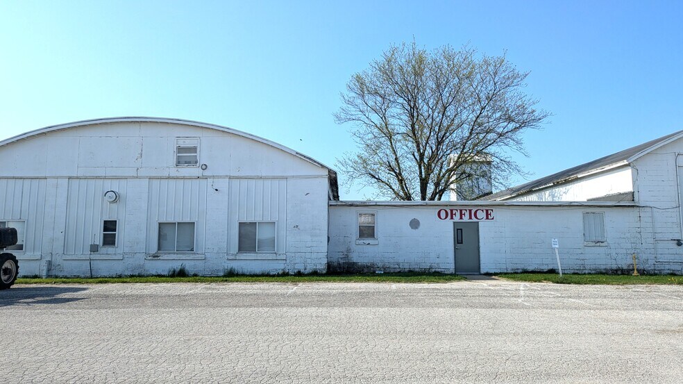 More Photos Of 25833 E 2450 North Rd, Lexington Industrial For Lease