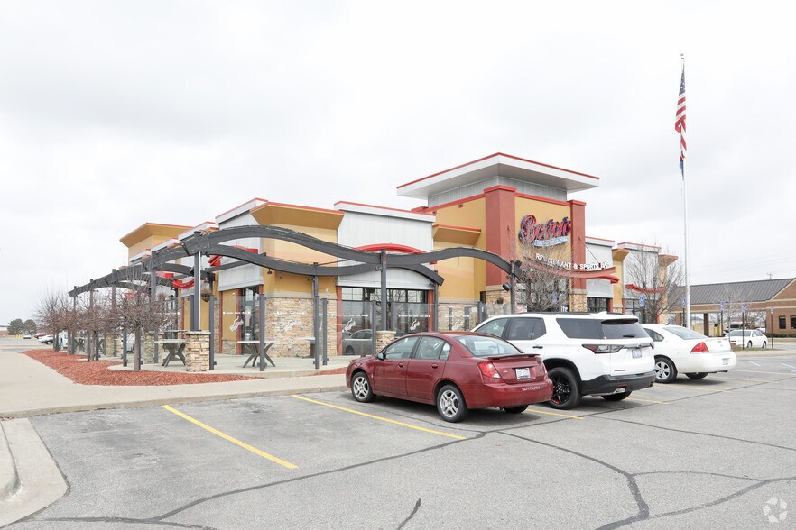 More Photos Of 15133 Hall Rd, Utica Restaurant For Lease