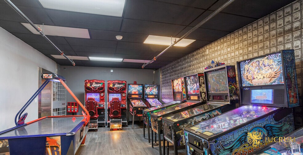 More Photos Of 296 S Palm Canyon Dr, Palm Springs Storefront Retail Office For Sale