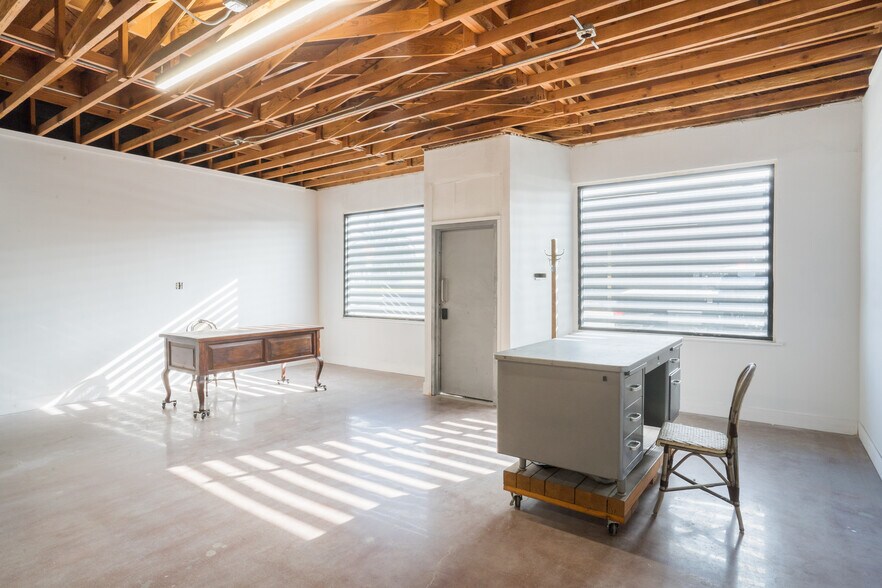 More Photos Of 1529 W Pacific Coast Hwy, Long Beach Storefront For Sale