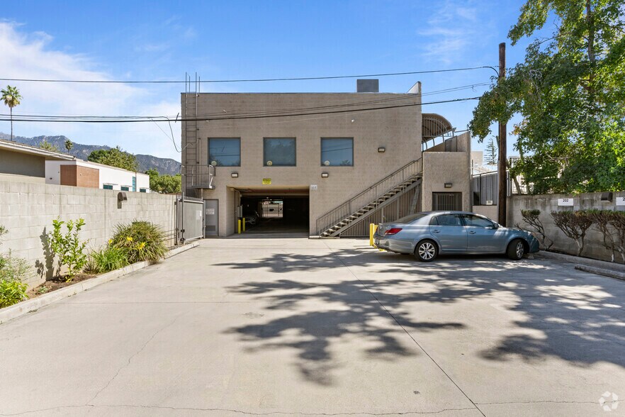 More Photos Of 1575 N Lake Ave, Pasadena Medical For Lease