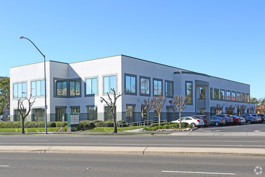 Primary Photo Of 7111 N Fresno St, Fresno Office For Lease