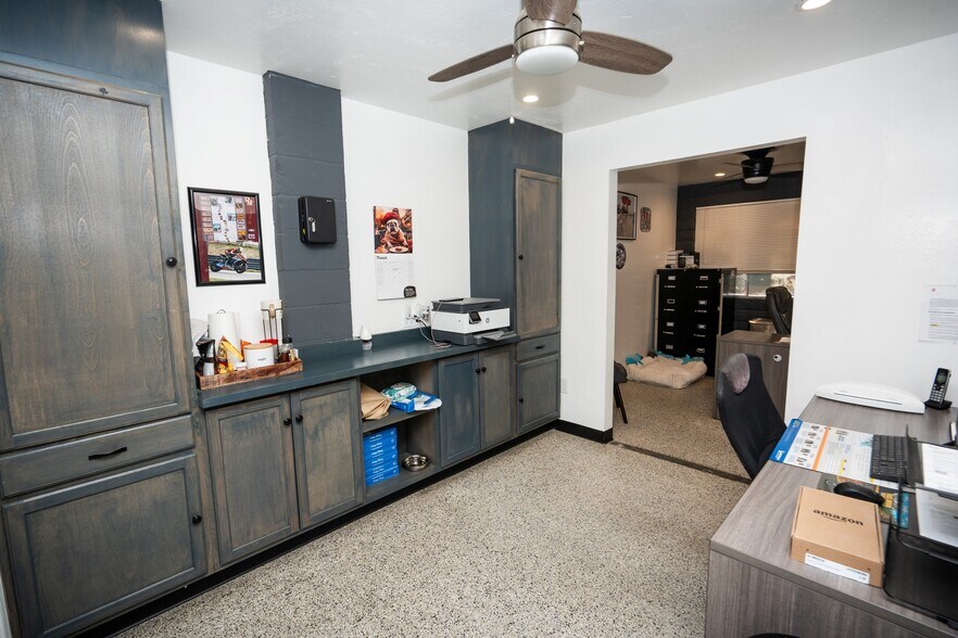 More Photos Of 802-812 W Washington Ave, Escondido Service For Sale