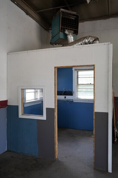 More Photos Of 429 Riverside St, Lowell Auto Repair For Sale