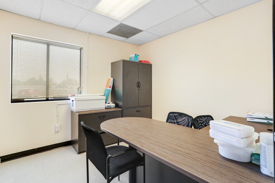 More Photos Of 8807 Thornton Rd, Stockton Storefront Retail Office For Lease