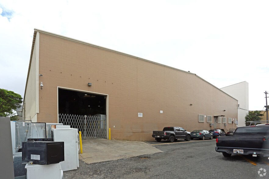 More Photos Of 2312 Kamehameha Hwy, Honolulu Warehouse For Lease