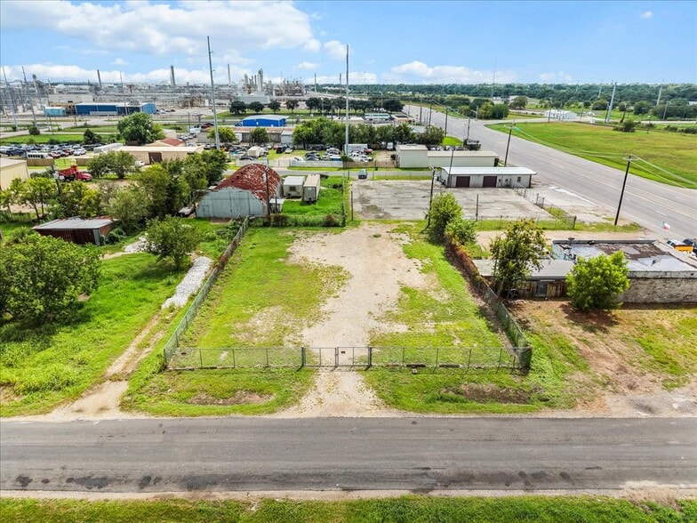 More Photos Of 230 Highway 146 S, Texas City Auto Dealership For Sale