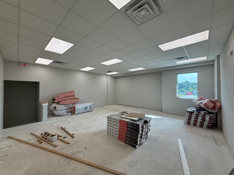 More Photos Of 405 Remi Trl, Summerville Industrial For Lease