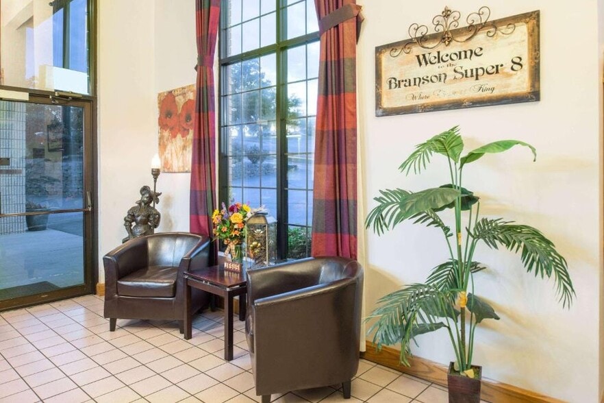 More Photos Of 2490 Green Mountain Dr, Branson Hotel For Sale