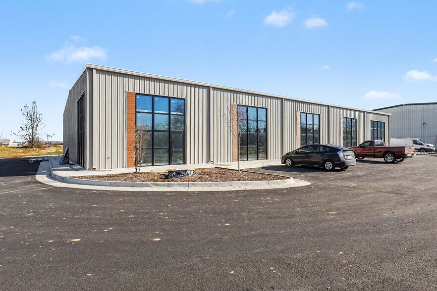 More Photos Of 3406 Shannon Park Dr, Fredericksburg Warehouse For Lease