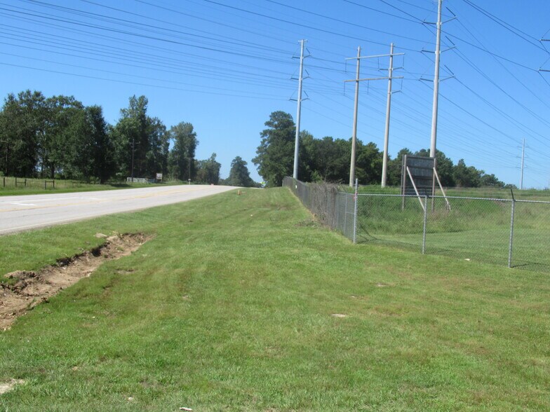 More Photos Of 13391 E Fm 1097 Rd, Willis Manufacturing For Sale