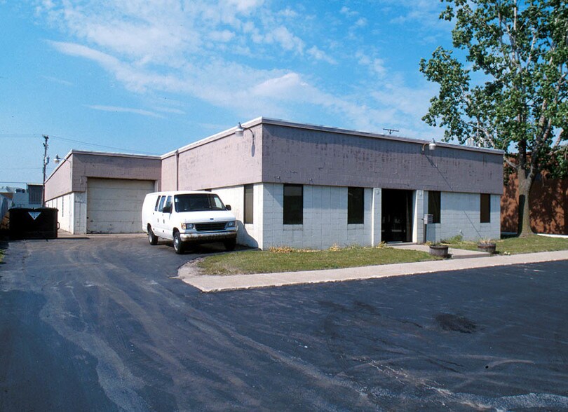 More Photos Of 331-333 Elmwood Dr, Troy Warehouse For Lease