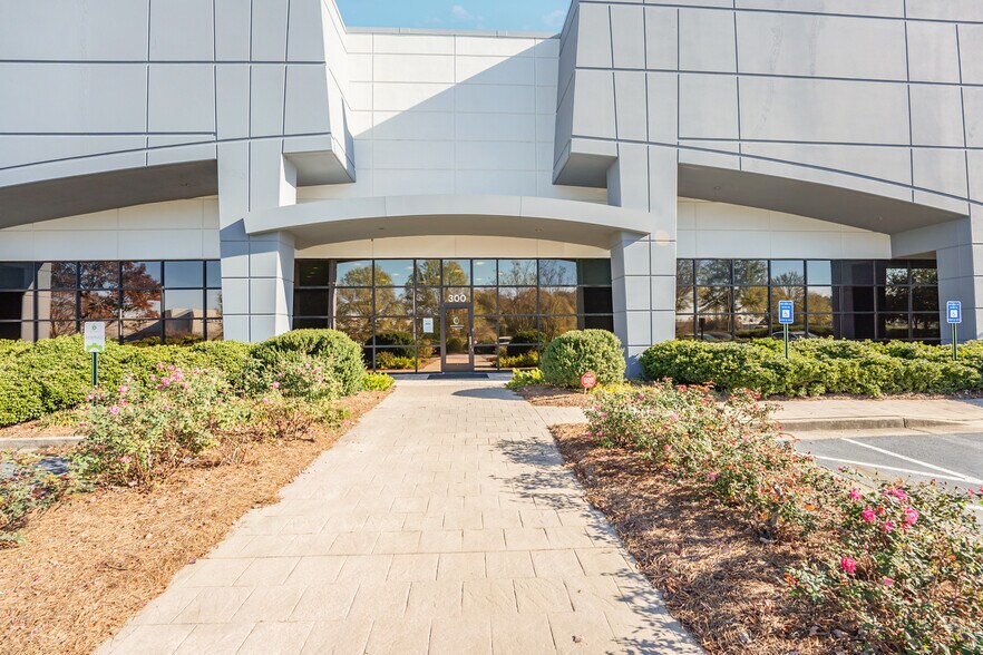 More Photos Of 750 Maxham Rd, Lithia Springs Warehouse For Lease