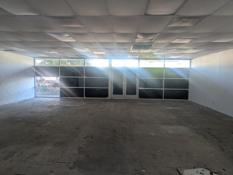 More Photos Of 5600 San Vicente Blvd, Los Angeles Unknown For Lease
