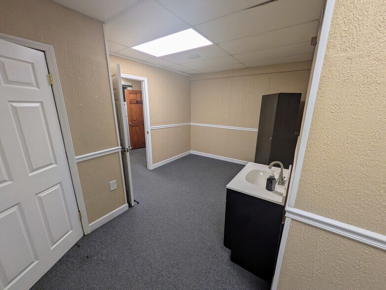 More Photos Of 195 W Statesville Ave, Mooresville Freestanding For Sale