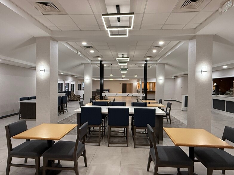 More Photos Of 131 N Lobdell Hwy, Port Allen Hotel For Sale