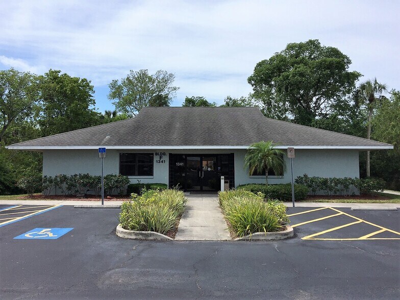 More Photos Of 1341 10th St E, Palmetto Medical For Lease