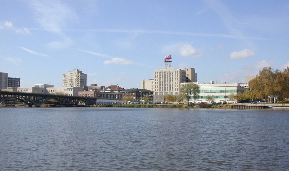 More Photos Of 100 Park Ave, Rockford Office For Lease