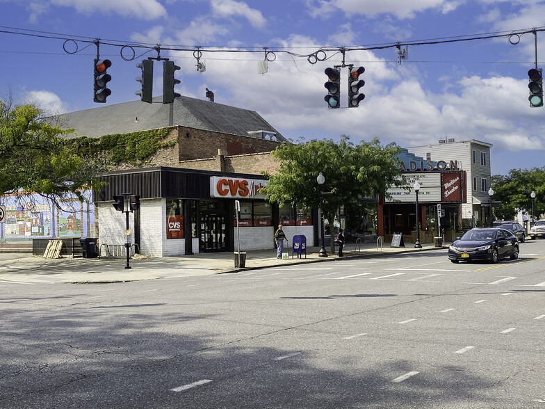 Primary Photo Of 1026 Madison Ave, Albany Convenience Store For Sale