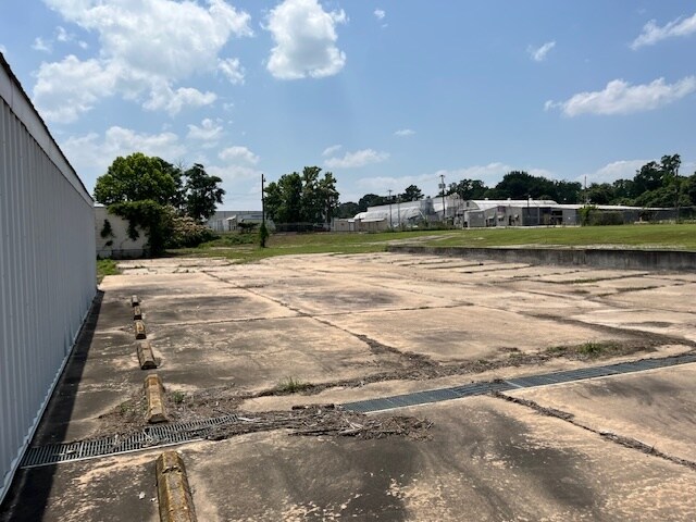 More Photos Of 400 S Austin St, Brenham Land For Sale