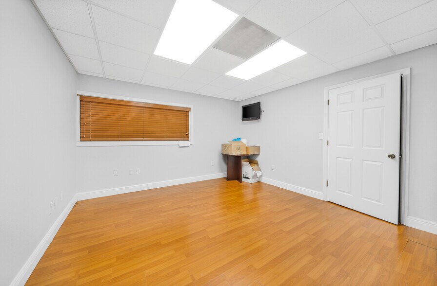 More Photos Of 7901-8195 NW 67th St, Miami Warehouse For Lease