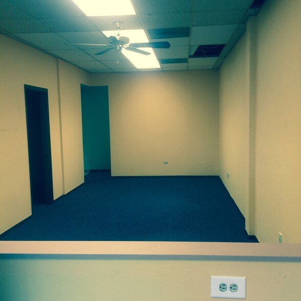 More Photos Of 9525 S 79th Ave, Hickory Hills Office For Lease