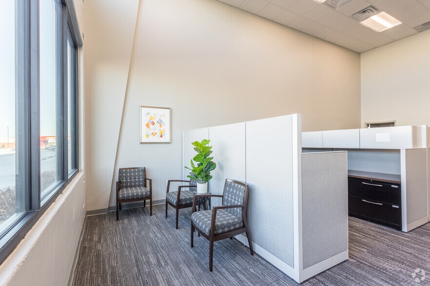 More Photos Of 4701 NW Urbandale Dr, Urbandale Light Distribution For Lease