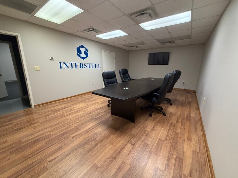 More Photos Of 819 Porter Pl, Lexington Warehouse For Lease