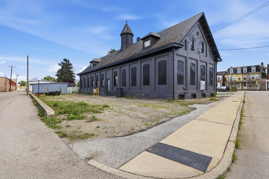 More Photos Of 805 E Prospect St, York General Retail For Sale