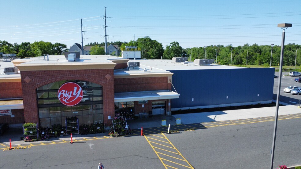 More Photos Of 650 Memorial Dr, Chicopee Supermarket For Lease