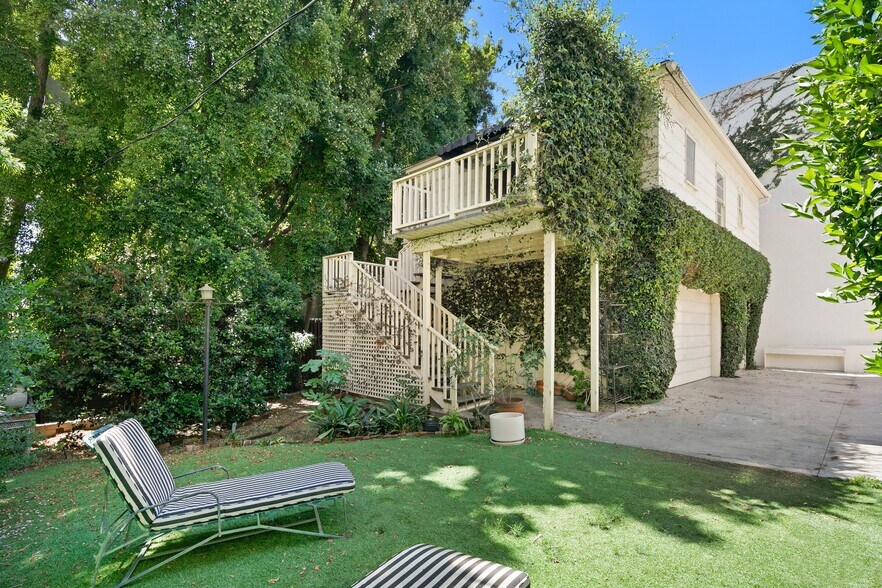 More Photos Of 8570 Holloway Dr, West Hollywood Multifamily For Sale