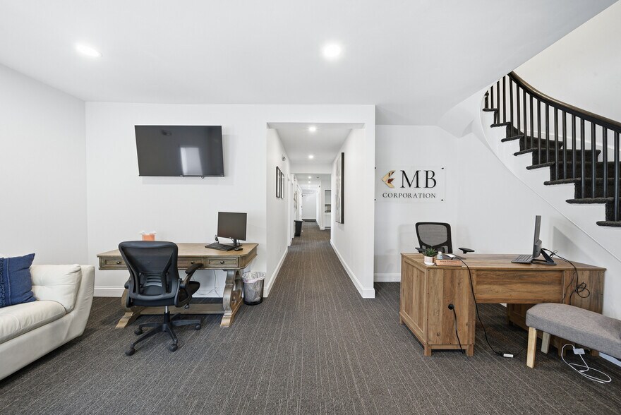 More Photos Of 367 Main St, Oxford Office For Sale