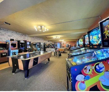 More Photos Of 127 N 4th Ave, Sturgeon Bay Bar For Sale