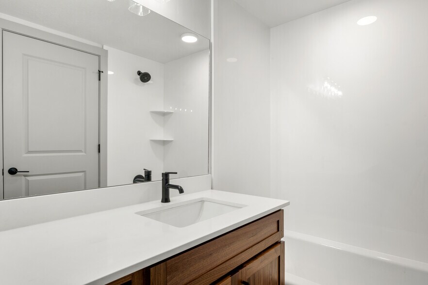More Photos Of 45 E 150 S, Garden City Apartments For Sale