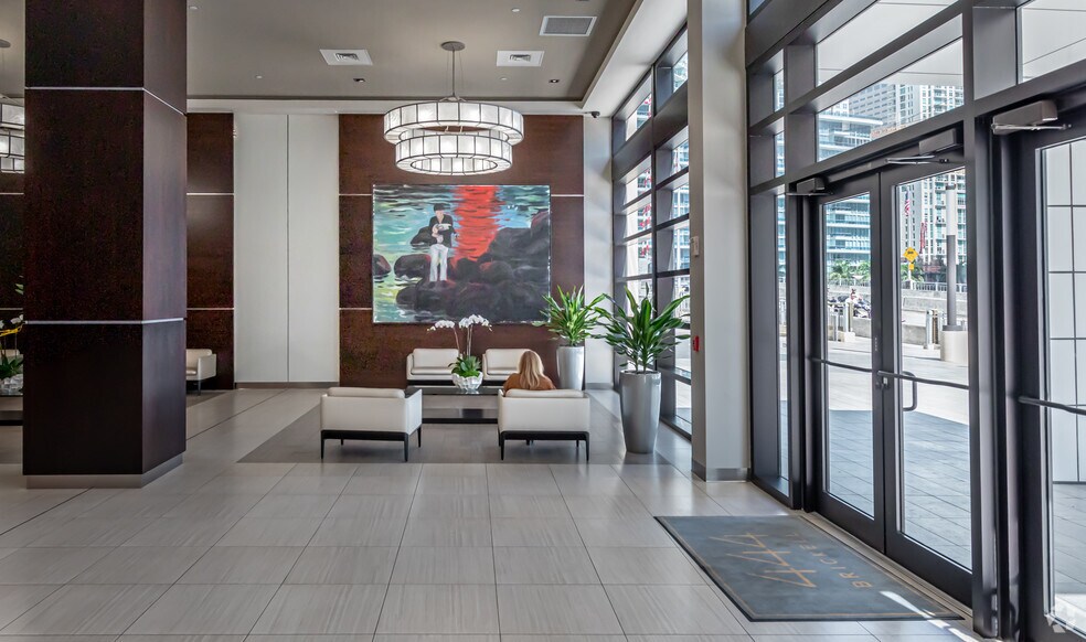 More Photos Of 444 Brickell Ave, Miami Office For Lease