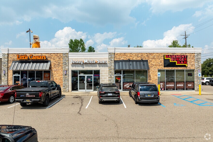 More Photos Of 42400-42454 Ford Rd, Canton Township Freestanding For Lease