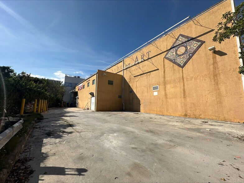More Photos Of 6830-6840 SW 81st Ter, Miami Warehouse For Lease