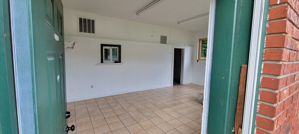 More Photos Of 17984 Great Smoky Mountain Expy, Waynesville Specialty For Lease