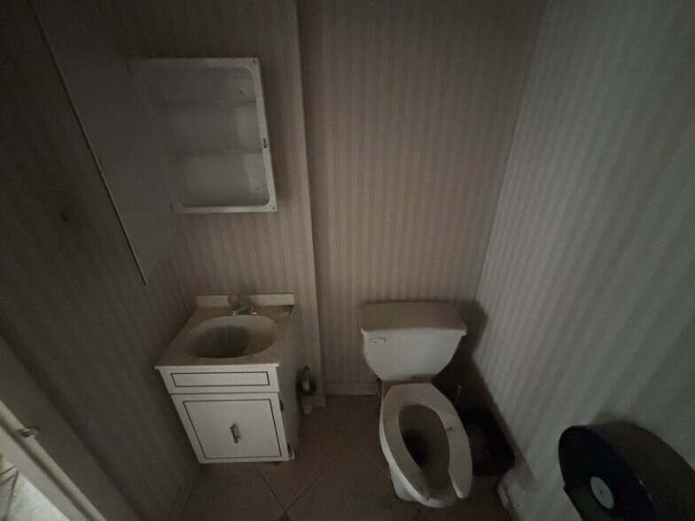 More Photos Of 510 S Burnt Mill Rd, Voorhees Office For Lease