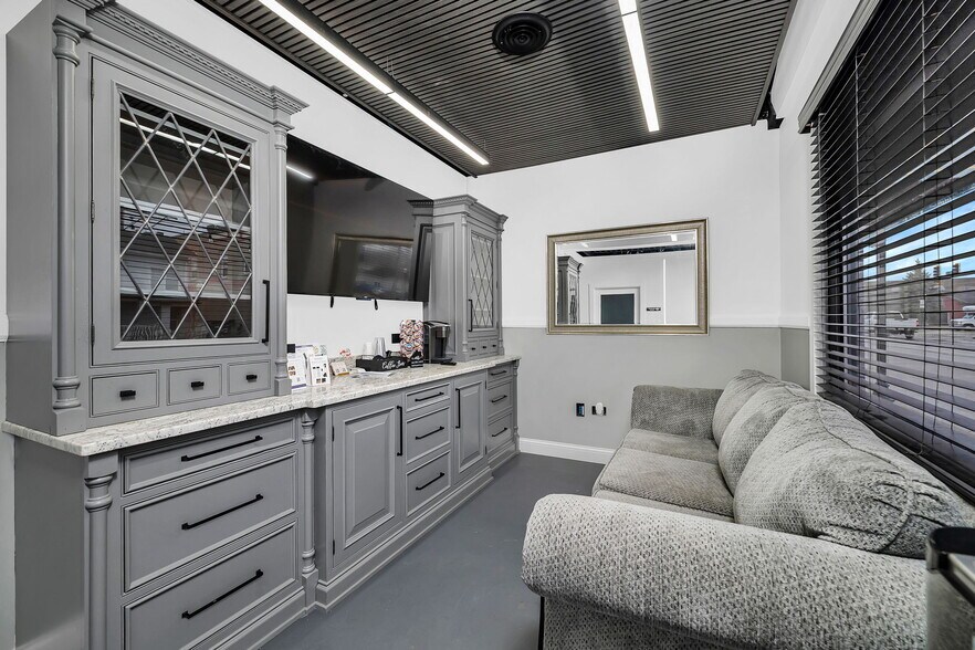 More Photos Of 116-118 S Water St, Wilmington Storefront Retail Office For Lease