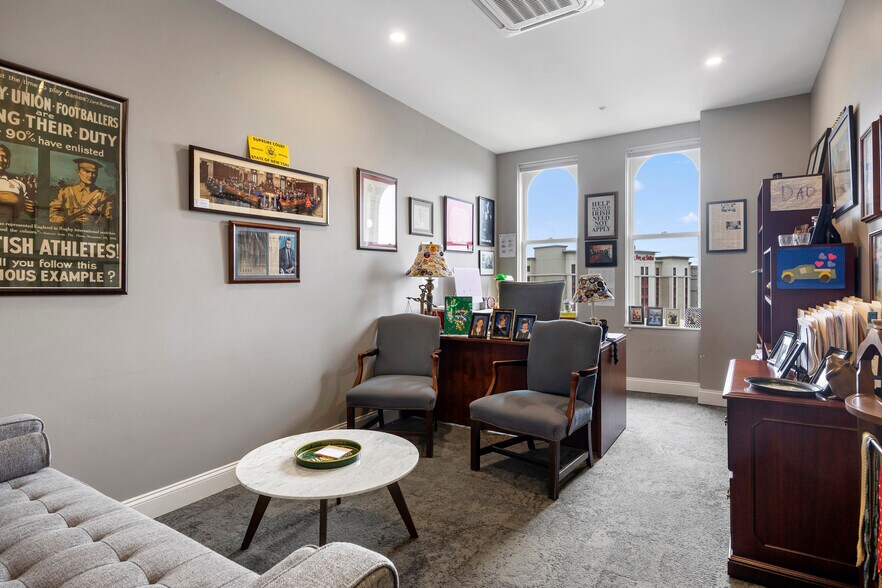More Photos Of 76 N Pearl St, Albany Apartments For Lease