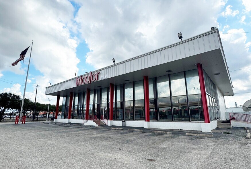 More Photos Of 6730 Gulf Fwy, Houston Warehouse For Sale