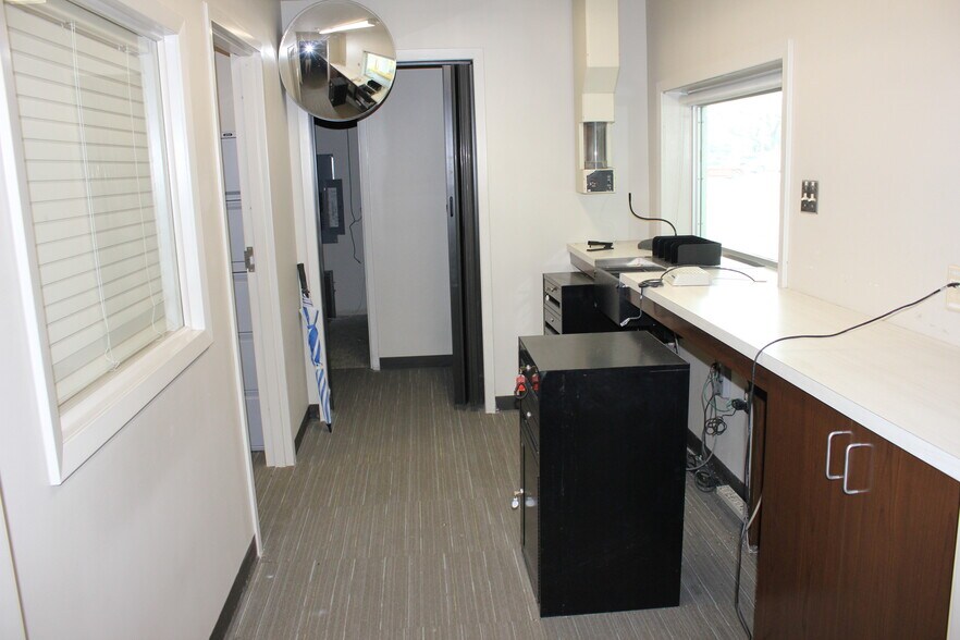 More Photos Of 27373 Highway 42, Springfield Loft Creative Space For Lease