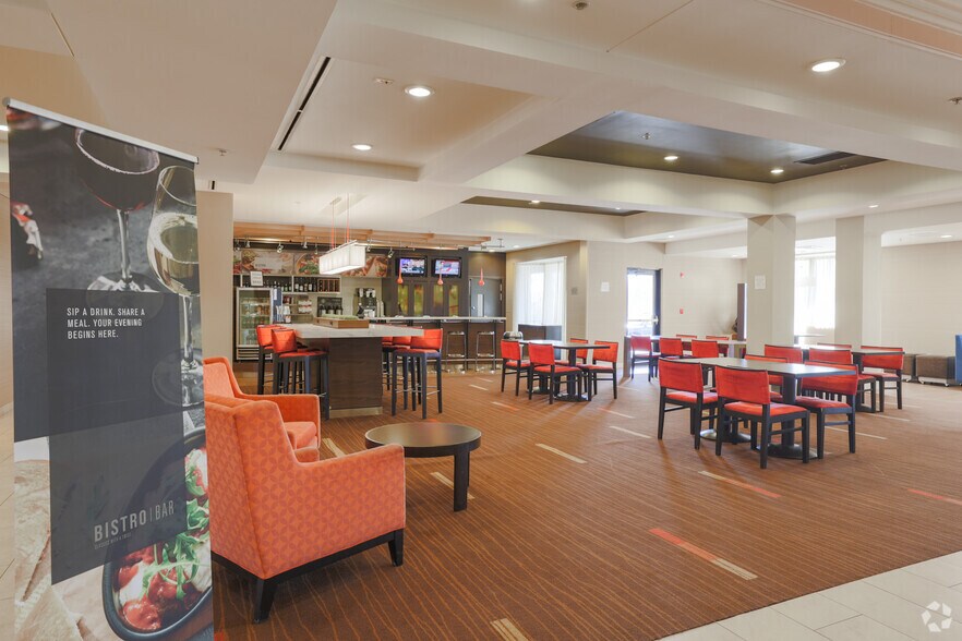 More Photos Of 2 Convention Center Dr, Altoona Hotel For Sale